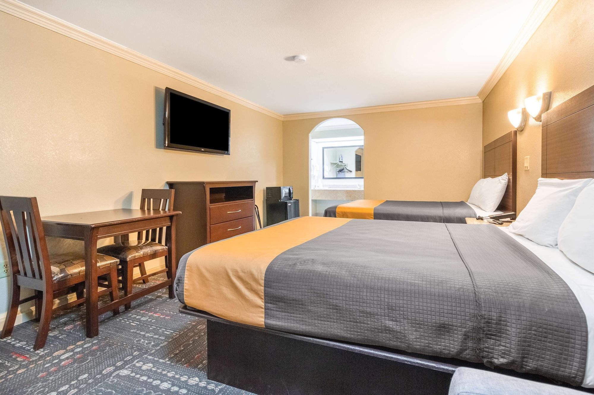 Americas Best Value Inn Houston Heights At I-45 Bagian luar foto