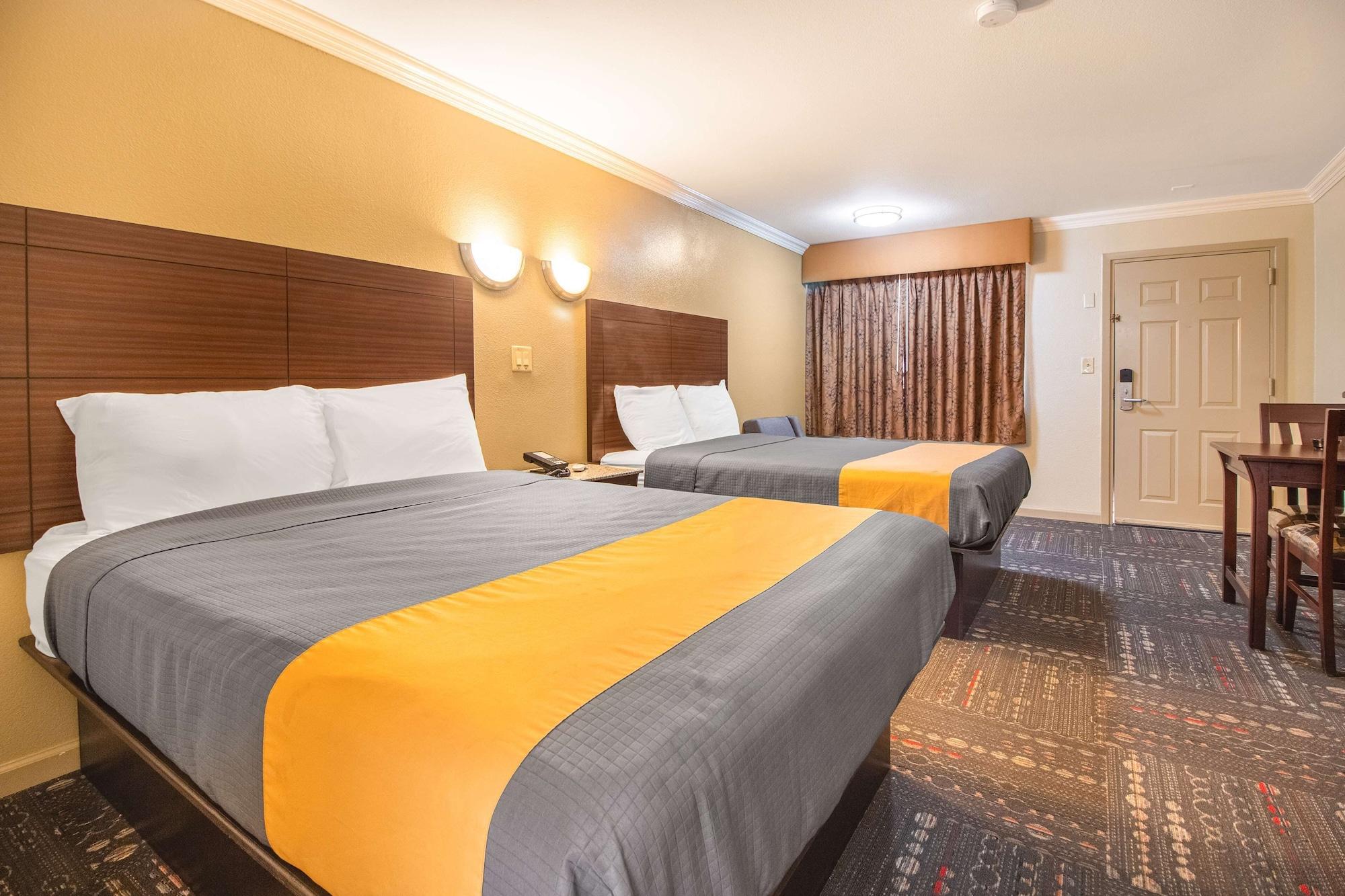 Americas Best Value Inn Houston Heights At I-45 Bagian luar foto