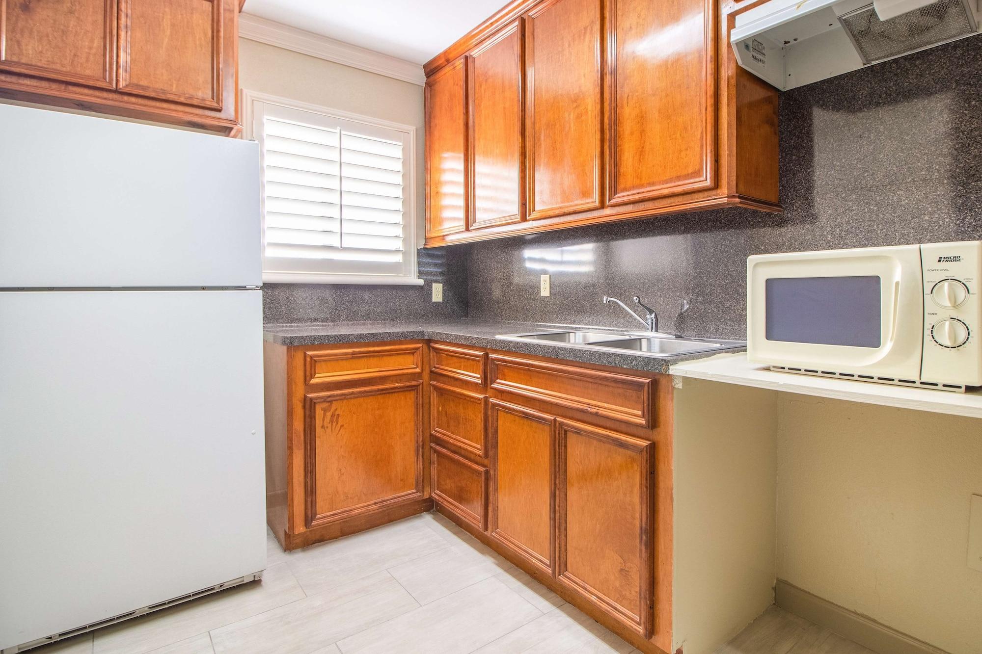 Americas Best Value Inn Houston Heights At I-45 Bagian luar foto