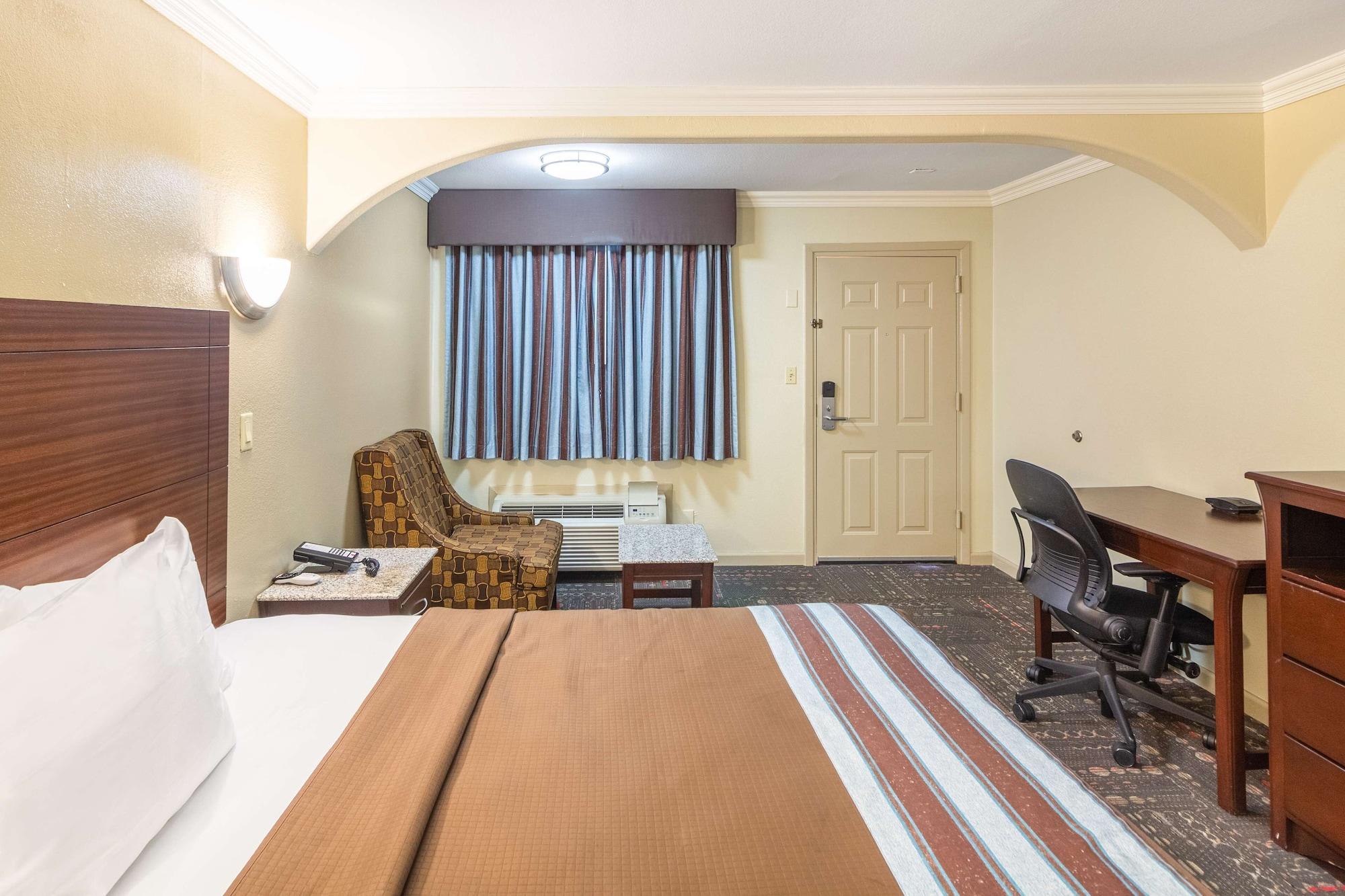 Americas Best Value Inn Houston Heights At I-45 Bagian luar foto