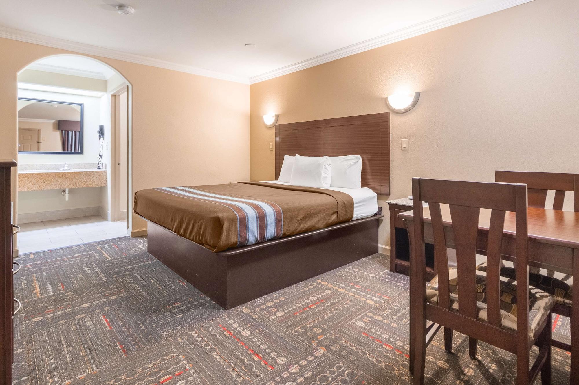 Americas Best Value Inn Houston Heights At I-45 Bagian luar foto