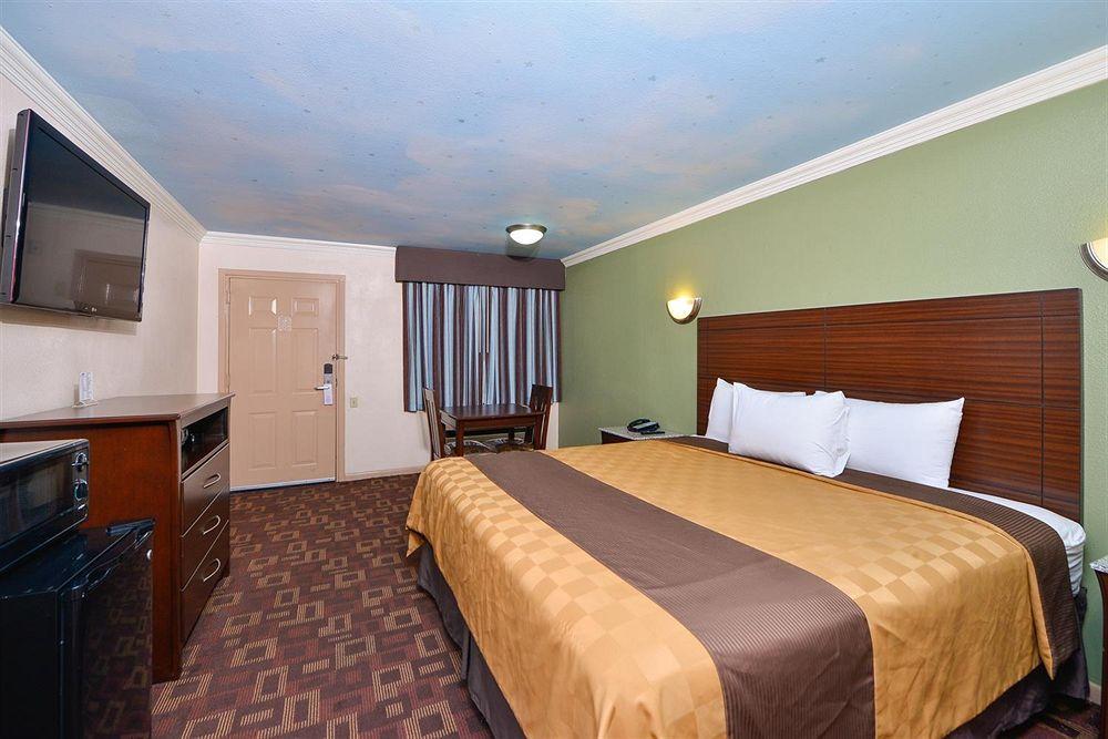 Americas Best Value Inn Houston Heights At I-45 Bagian luar foto