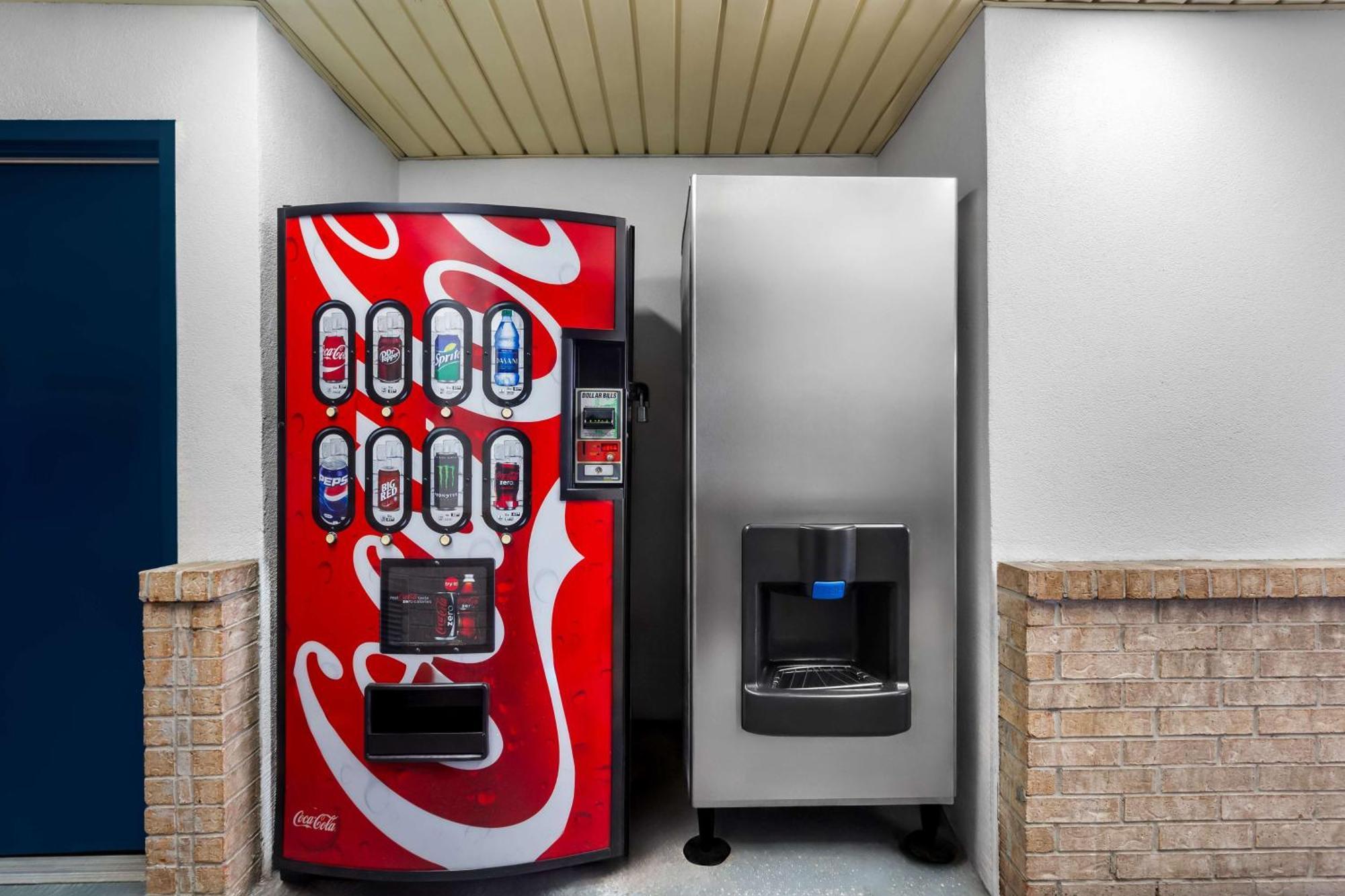 Americas Best Value Inn Houston Heights At I-45 Bagian luar foto