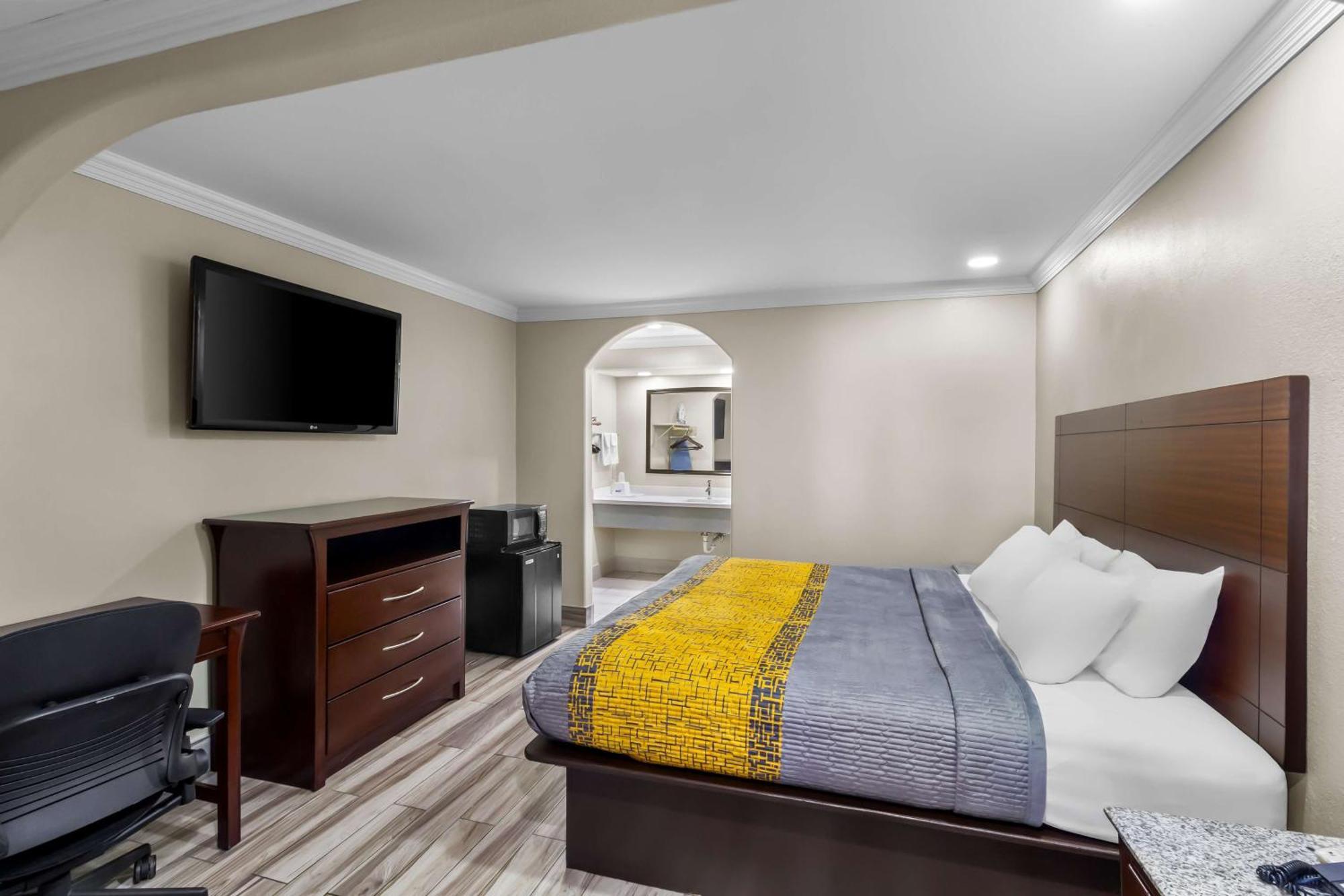 Americas Best Value Inn Houston Heights At I-45 Bagian luar foto
