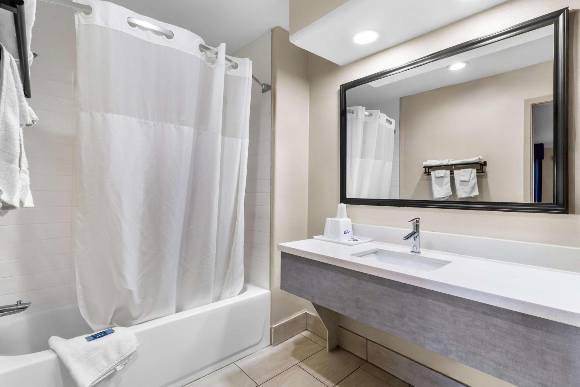 Americas Best Value Inn Houston Heights At I-45 Bagian luar foto