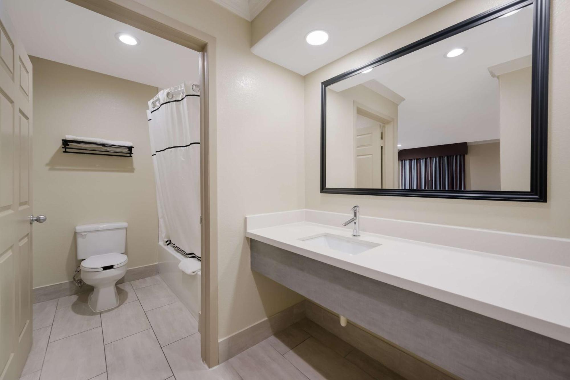 Americas Best Value Inn Houston Heights At I-45 Bagian luar foto