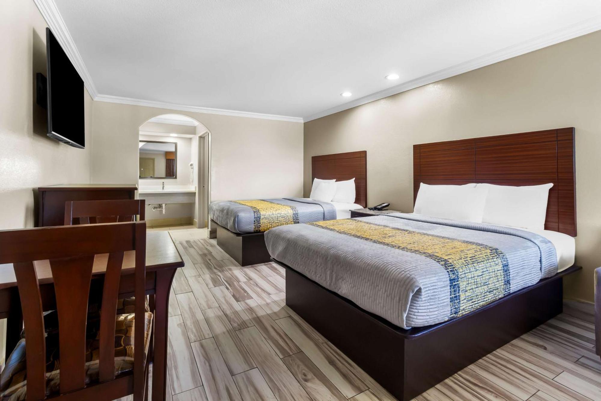 Americas Best Value Inn Houston Heights At I-45 Bagian luar foto