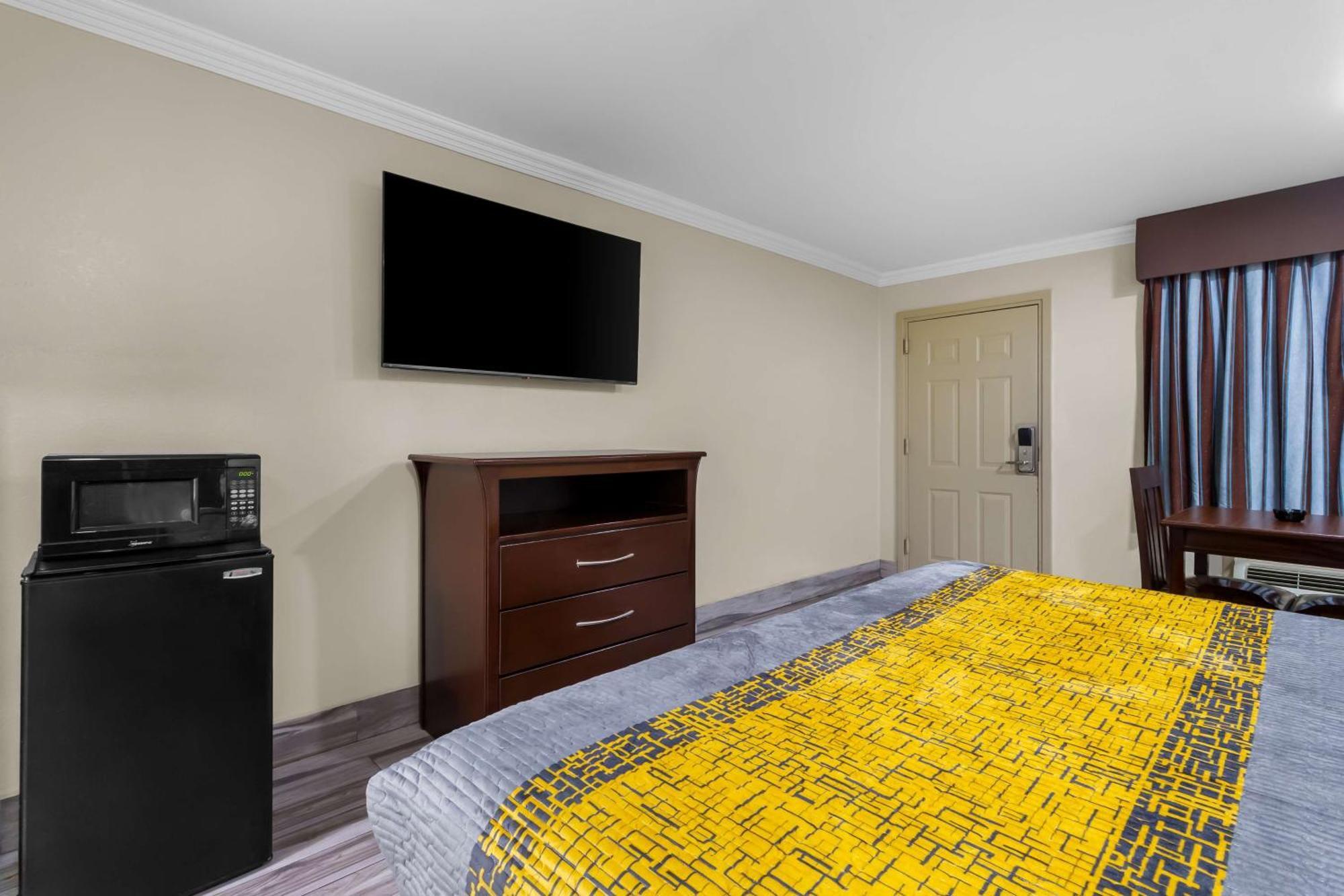 Americas Best Value Inn Houston Heights At I-45 Bagian luar foto