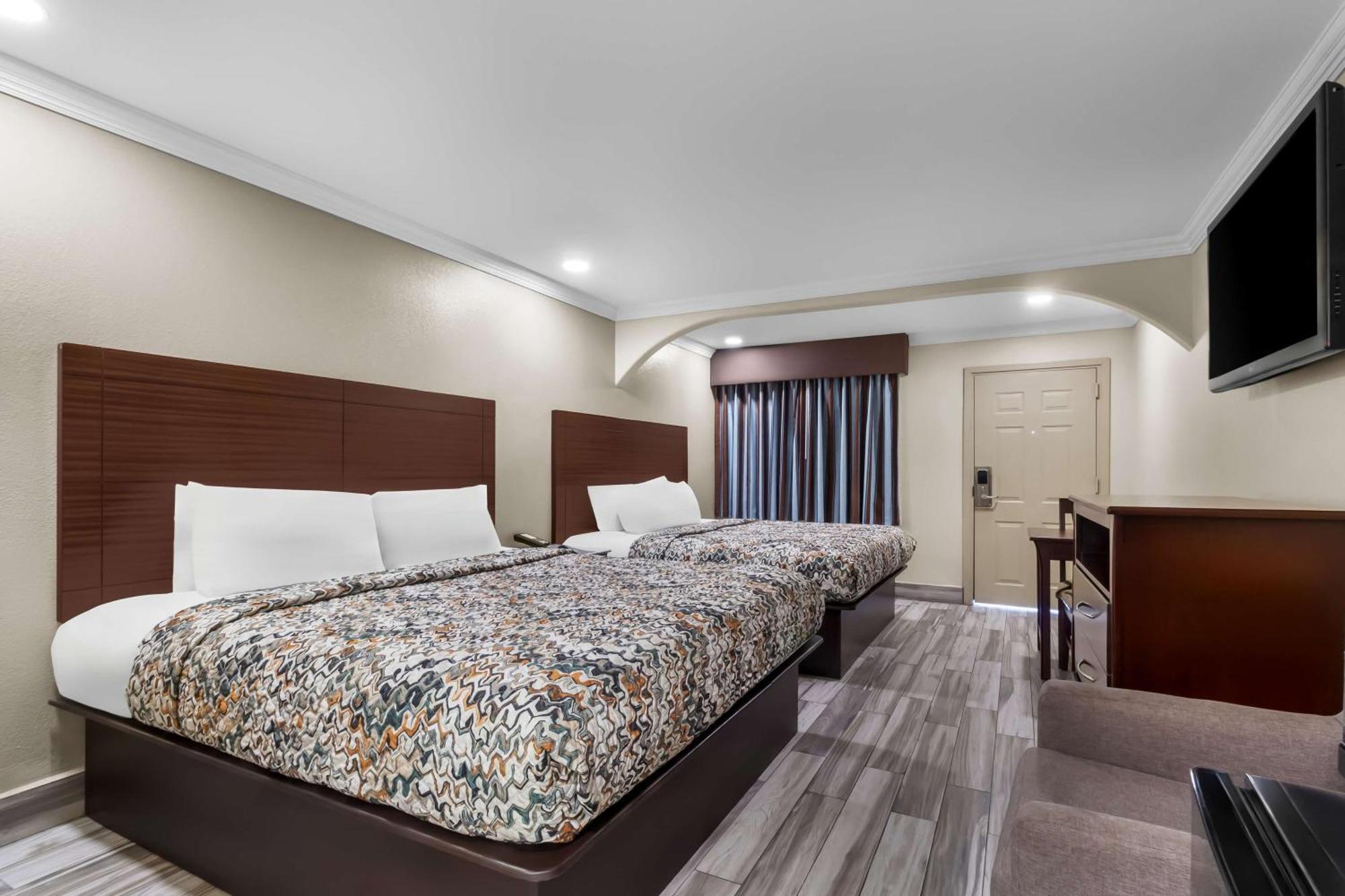 Americas Best Value Inn Houston Heights At I-45 Bagian luar foto