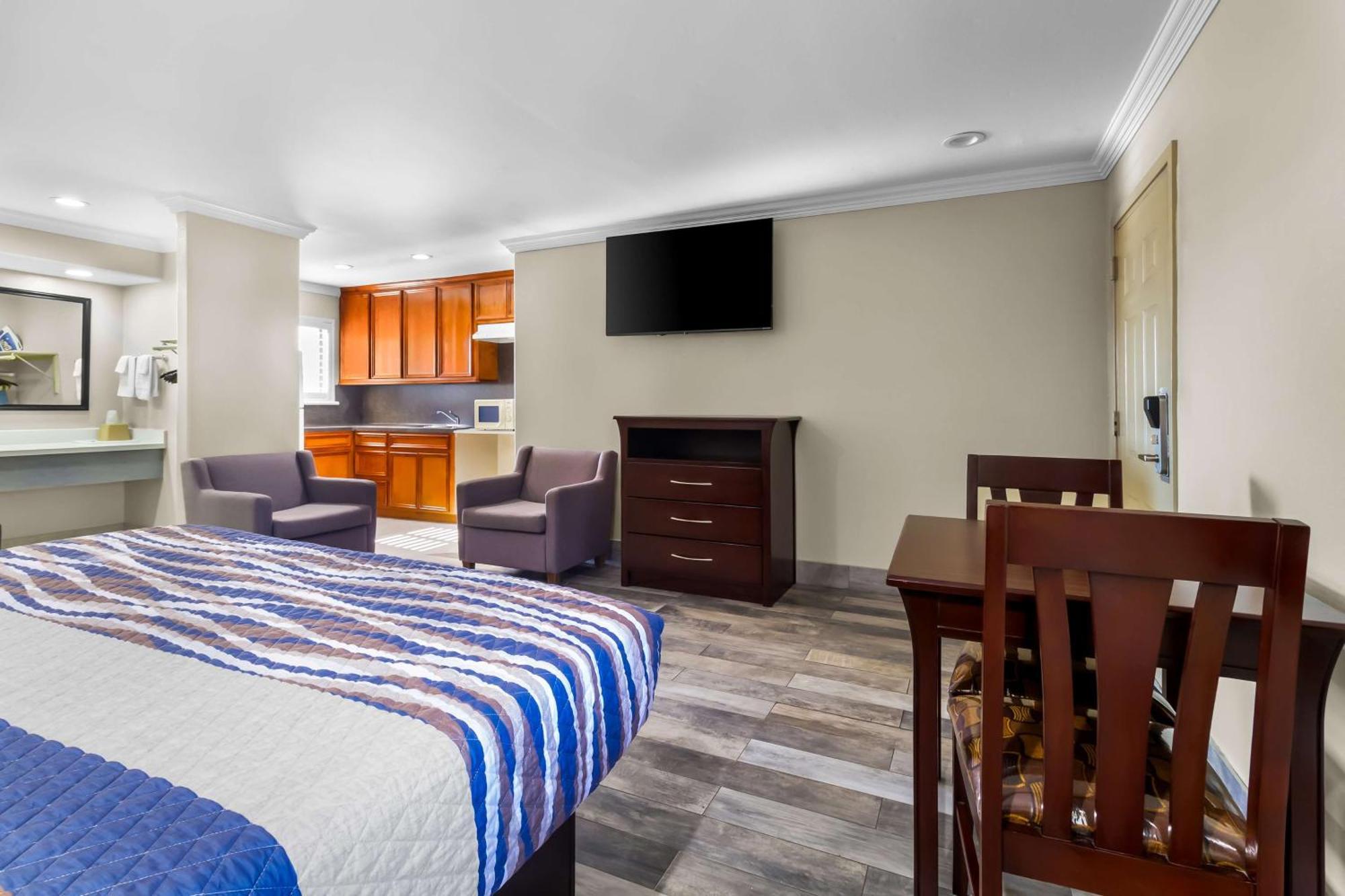 Americas Best Value Inn Houston Heights At I-45 Bagian luar foto