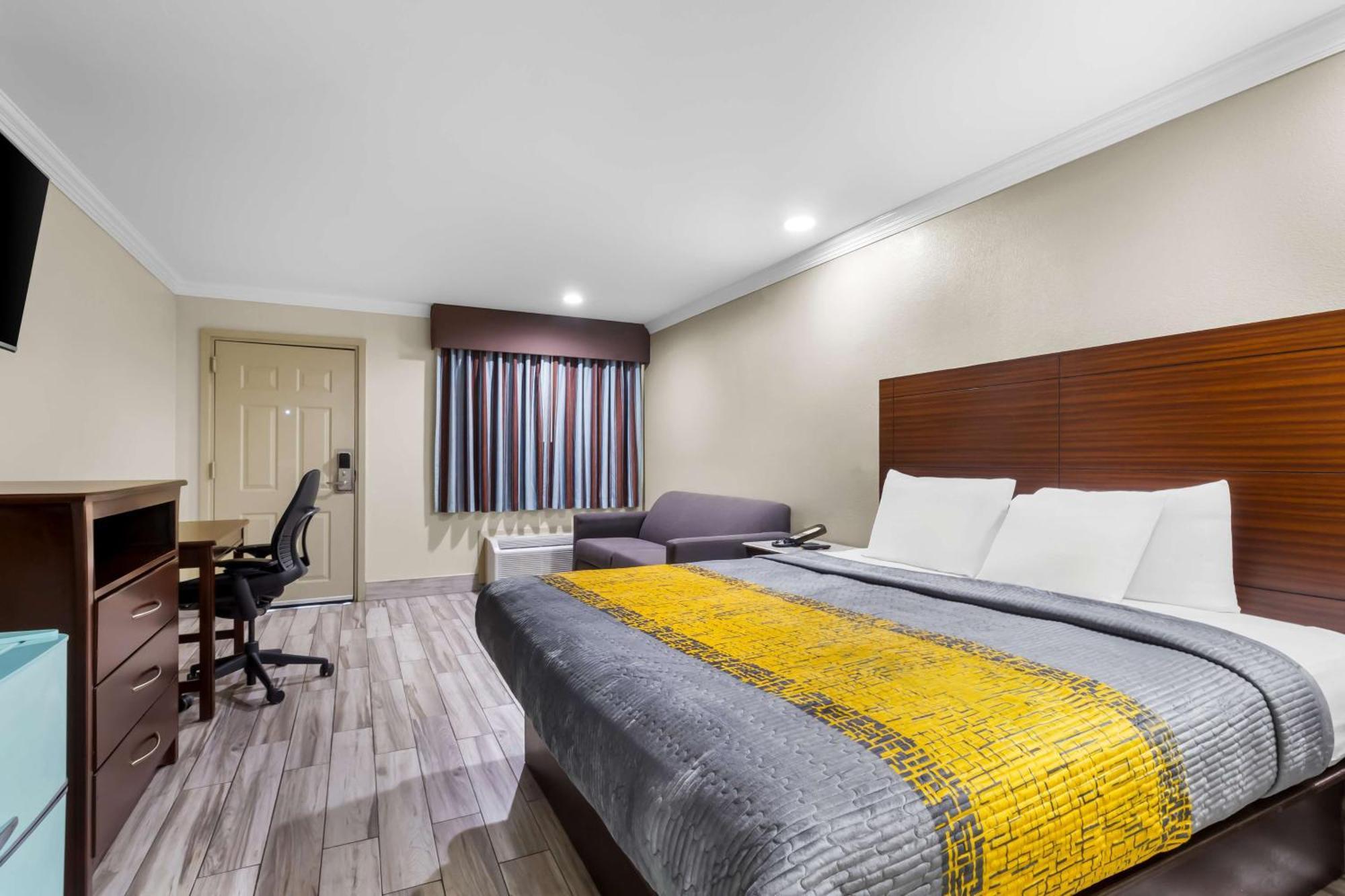 Americas Best Value Inn Houston Heights At I-45 Bagian luar foto