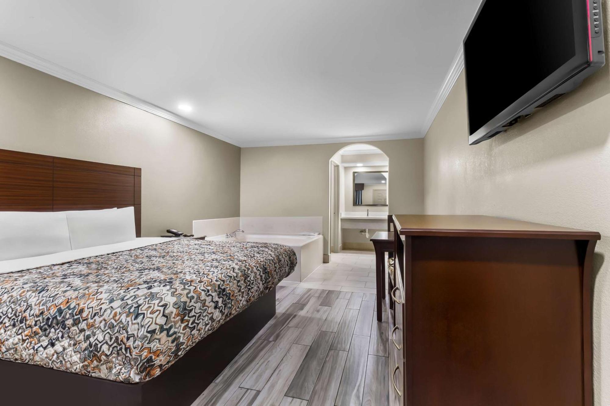 Americas Best Value Inn Houston Heights At I-45 Bagian luar foto