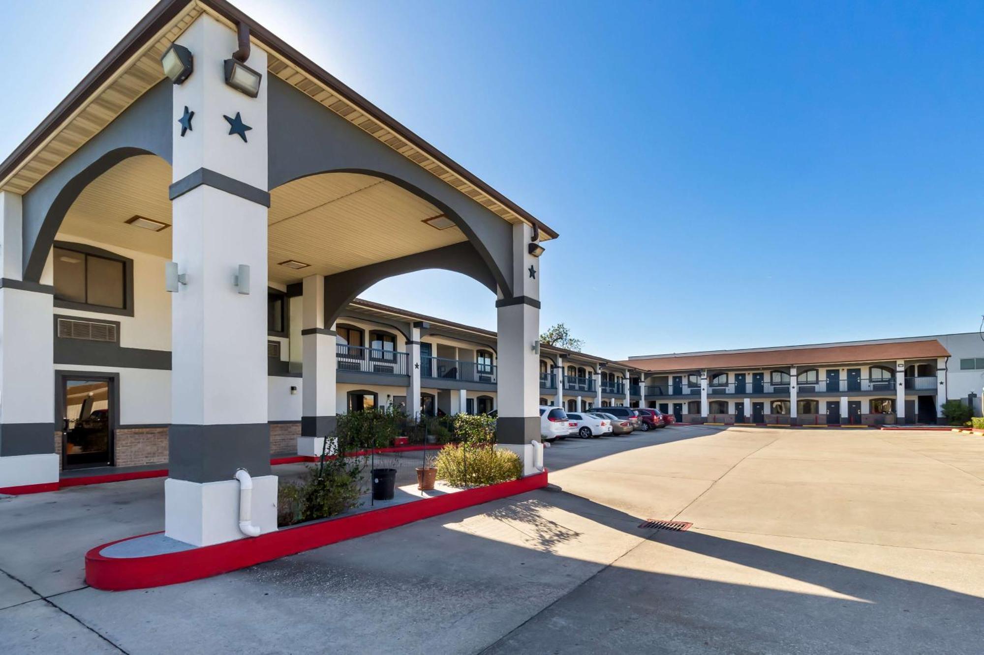 Americas Best Value Inn Houston Heights At I-45 Bagian luar foto