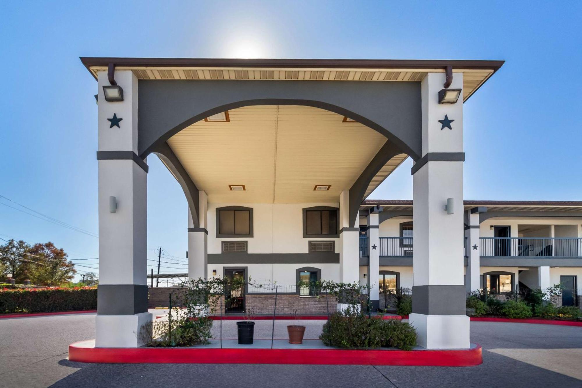 Americas Best Value Inn Houston Heights At I-45 Bagian luar foto