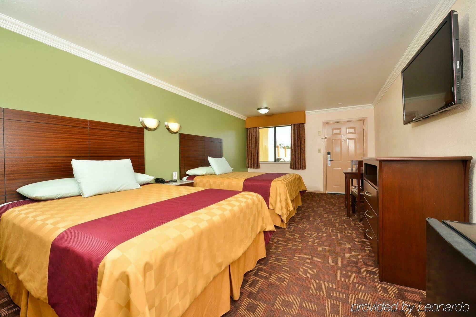Americas Best Value Inn Houston Heights At I-45 Bagian luar foto